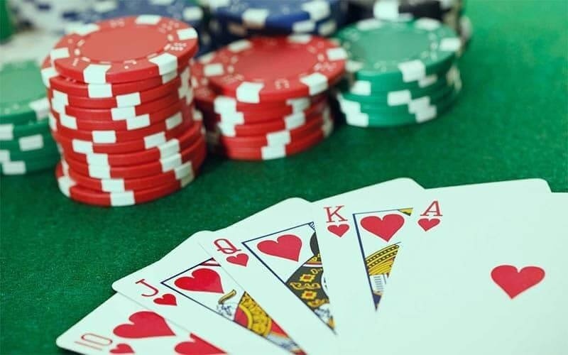 Phân biệt xì tố và Poker: 3 yếu tố khác biệt rõ ràng cùng Loto188