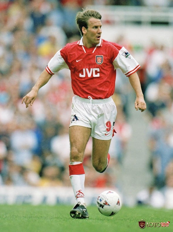Paul Merson dành phần lớn sự nghiệp của mình để ra sân cùng Arsenal
