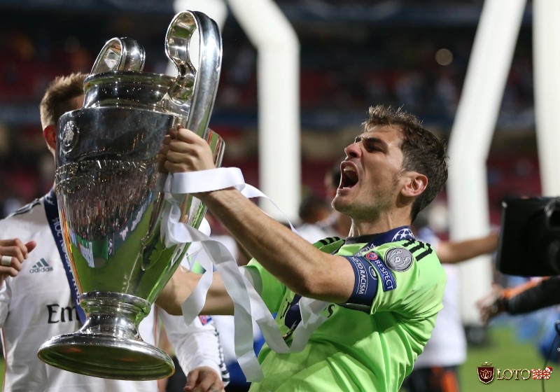 Iker Casillas được đánh giá là một trong những cầu thủ xuất sắc nhất Real Madrid từ trước đến nay