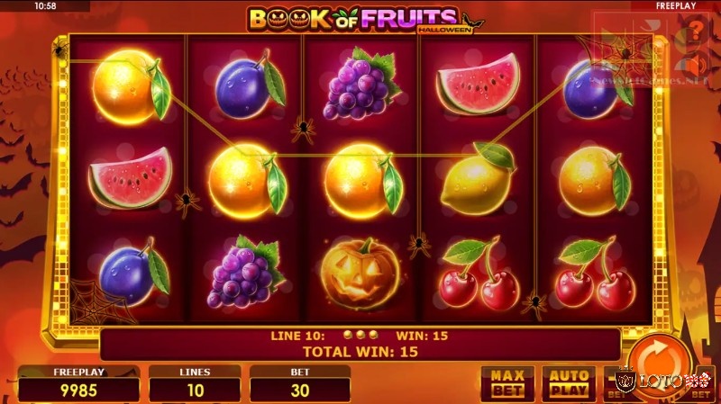 Trò chơi sử dụng các biểu tượng trái cây và các yếu tố liên quan đến Halloween để tạo ra một trò chơi hấp dẫn và thú vị.