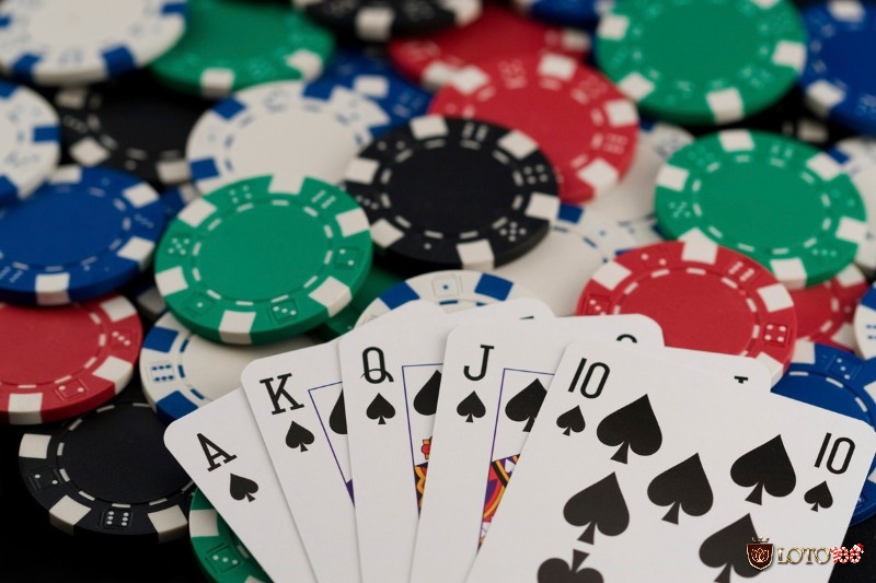 Cách đọc bài Poker trong từng tình huống là gì?