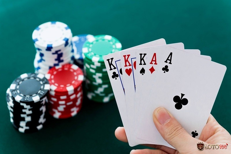 Bài Cù Lũ trong Stud Poker không có điểm khác so với Poker truyền thống