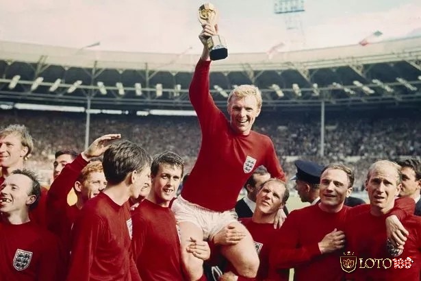 Sir Bobby Charlton - Huyền thoại bóng đá người Anh, một trong những tiền vệ hay nhất World Cup