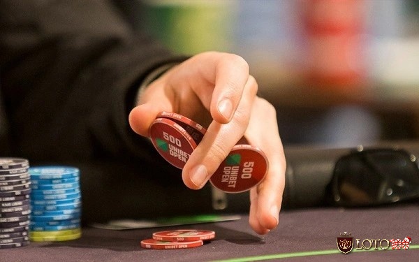 Bluff là gì trong Poker? Áp dụng nhiều mẹo hay khi chơi Bluff trong Poker mang lại hiệu quả cao hơn