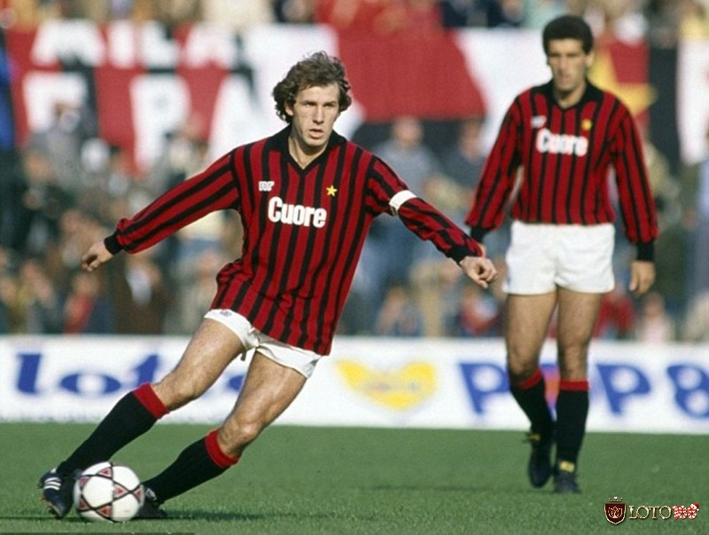 Franco Baresi là cầu thủ xuất sắc nhất AC Milan vị trí hậu vệ